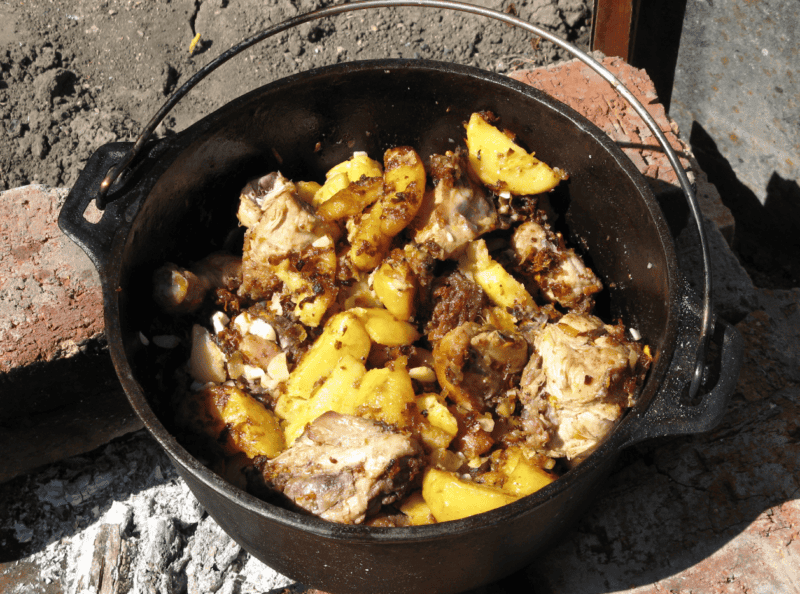 Тушкована картопля з куркою – 6 рецептів простого і смачної страви