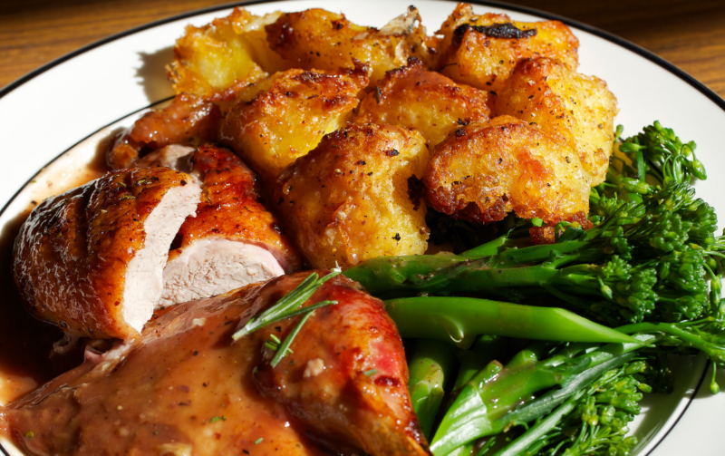 Качка в духовці з картоплею – 8 рецептів як смачно приготувати