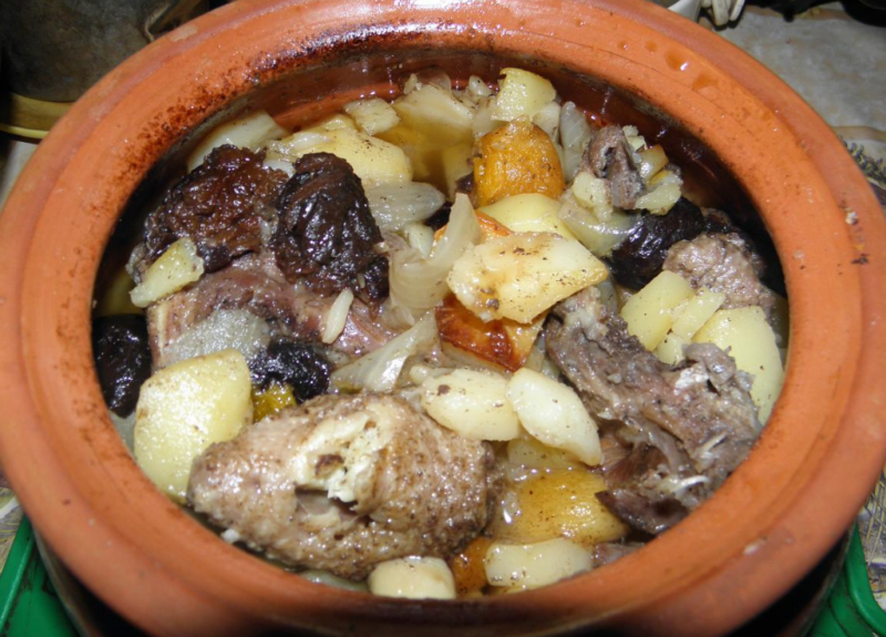 Качка в духовці з картоплею – 8 рецептів як смачно приготувати