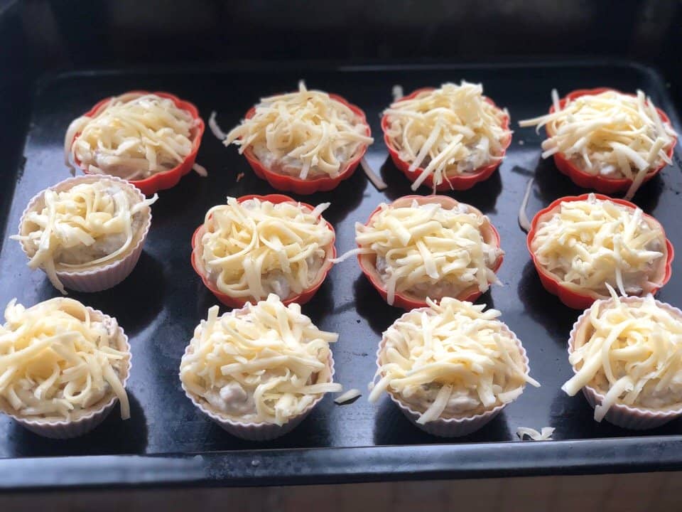 Жульєн в тарталетках з грибами і куркою – як смачно приготувати?