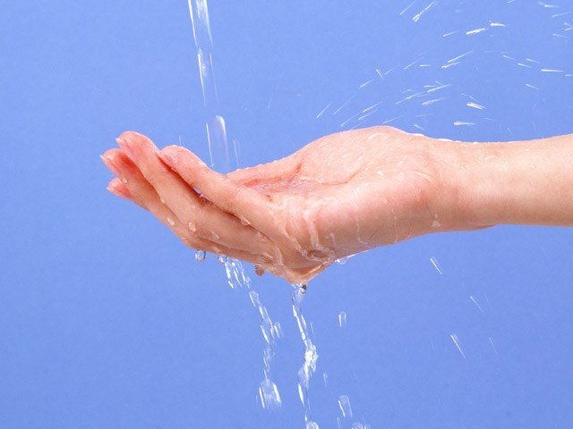 12 способів: як відмити марганцівку з рук, чим відмити з рук марганцівку, як змити марганцівку
