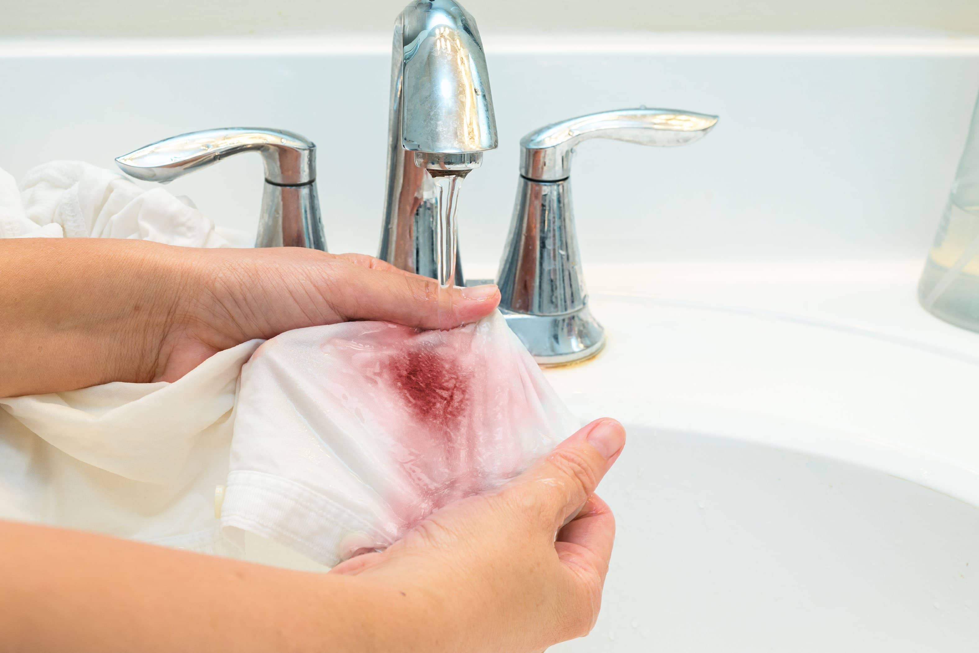 15 способів, як відіпрати кров в домашніх умовах швидко і ефективно