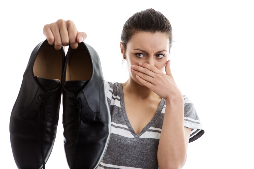 20 способів: як позбутися запаху взуття, як прибрати запах взуття, засоби від запаху ніг та взуття