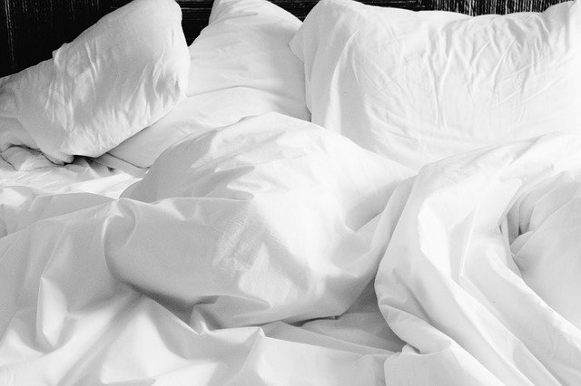 Пухові подушки: чищення, прання, сушіння, як випрати пухову подушку в домашніх умовах