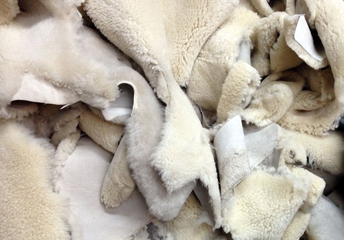 7 засобів: як почистити в домашніх умовах овчину   білий кожух з овчини, шкуру, чохли