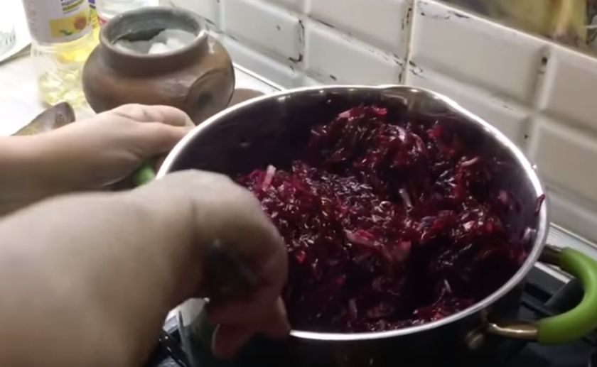 Салати з буряка на зиму: рецепти пальчики оближеш (фото, відео)