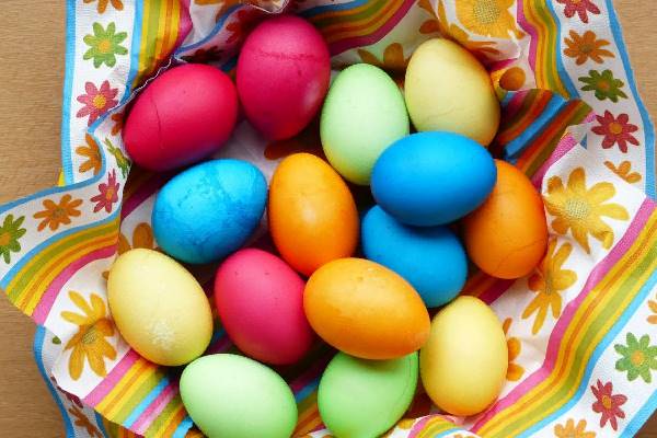 Як і коли красиво фарбувати яйця на Великдень 2020 2021 в домашніх умовах