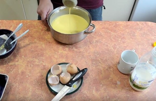 Як приготувати млинці з сиром? 8 найсмачніших рецептів