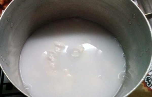 Булочки з вареним згущеним молоком із дріжджового тіста в духовці