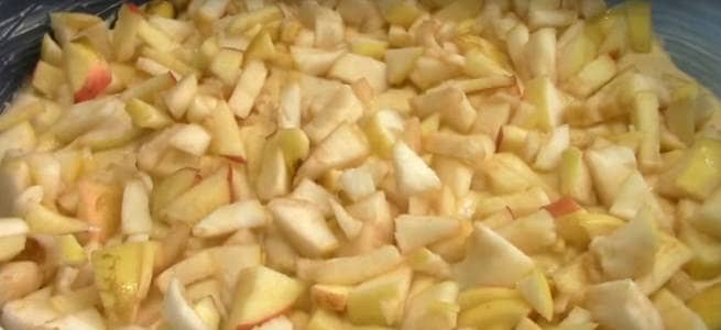 Рецепт шарлотки з яблуками в духовці (пишний): фото покроково