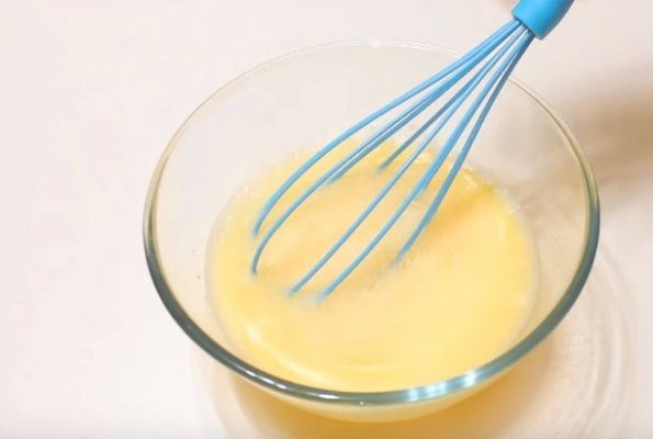 Млинці на молоці — рецепти тонких млинчиків з дірочками