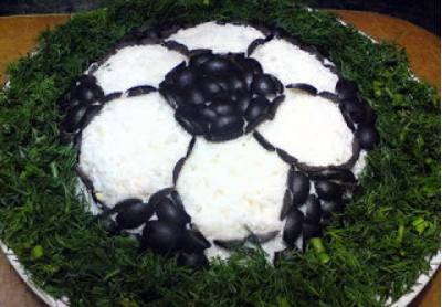 Салат у вигляді футбольного мяча. 7 оформлення рецептів з фотографіями