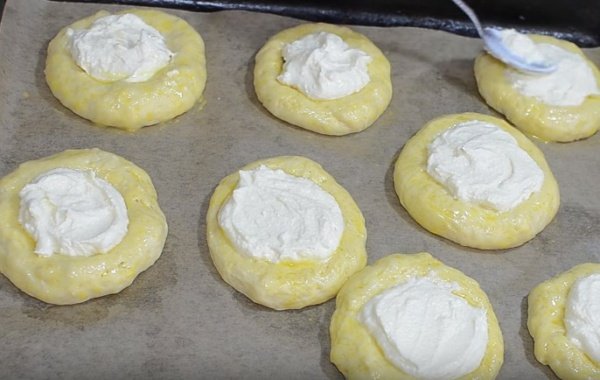 Булочки з сиром з дріжджового тіста — 8 рецептів булочок в духовці