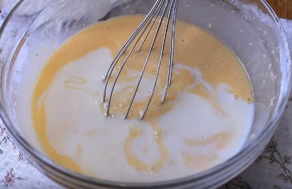 Як приготувати млинці з сиром? 8 найсмачніших рецептів