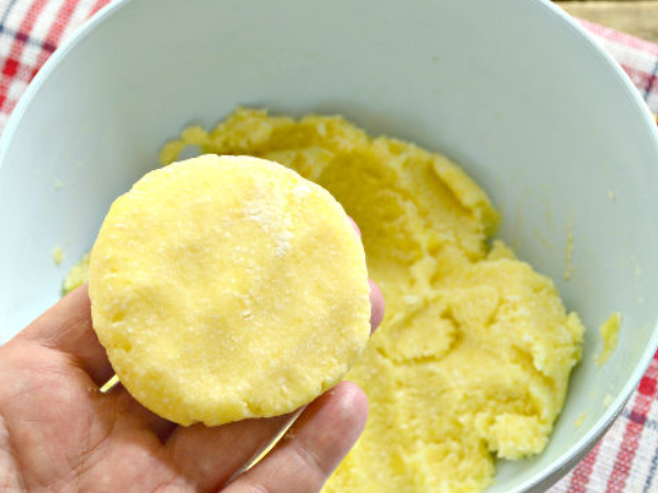 Сирники із сиру: рецепт класичний, пишні, на сковороді