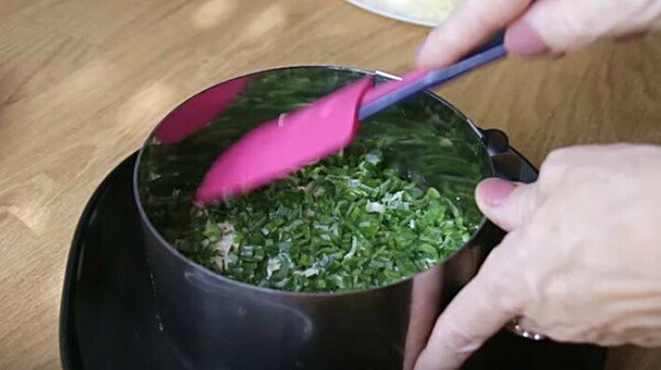 Смачний салат на Новий рік 2020: зметуть зі столу першим, дивовижно смачний салат (рецепти з фото, відео)