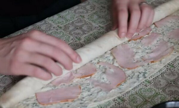 Закуски з лаваша на святковий стіл: рецепти з фото, прості і смачні в духовці