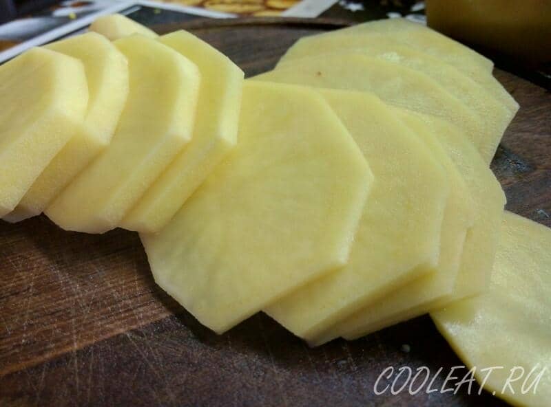 Як смачно приготувати курячі гомілки з картоплею в духовці