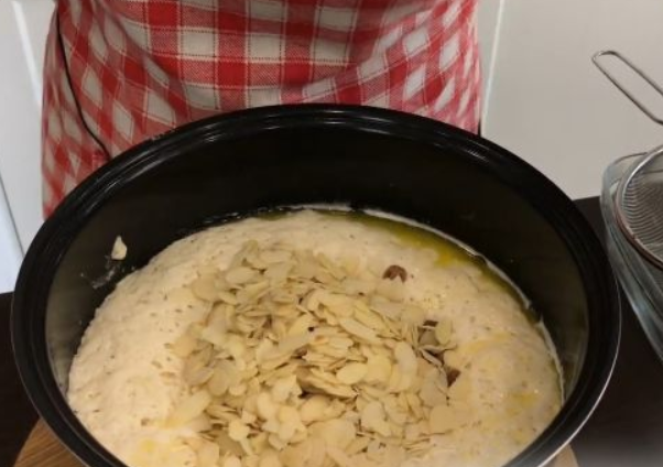 Рецепт паски з родзинками в духовці: фото покроково
