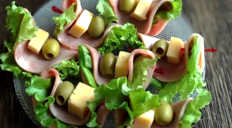 Бутерброди на Новий рік 2021 — прості і смачні рецепти