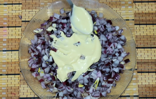 Салат Оселедець під шубою: рецепт з фото покроково, оригінальне оформлення