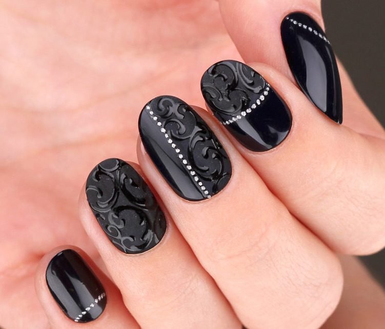 Чорний манікюр 2021 нігті з чорним дизайном на короткі, колір з блискітками, гель лак, френч, фото