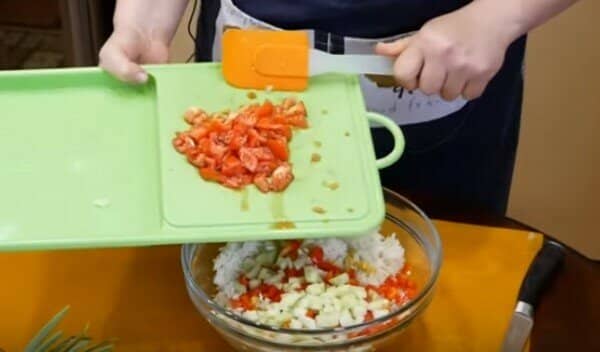 Смачний салат на Новий рік 2020: зметуть зі столу першим, дивовижно смачний салат (рецепти з фото, відео)