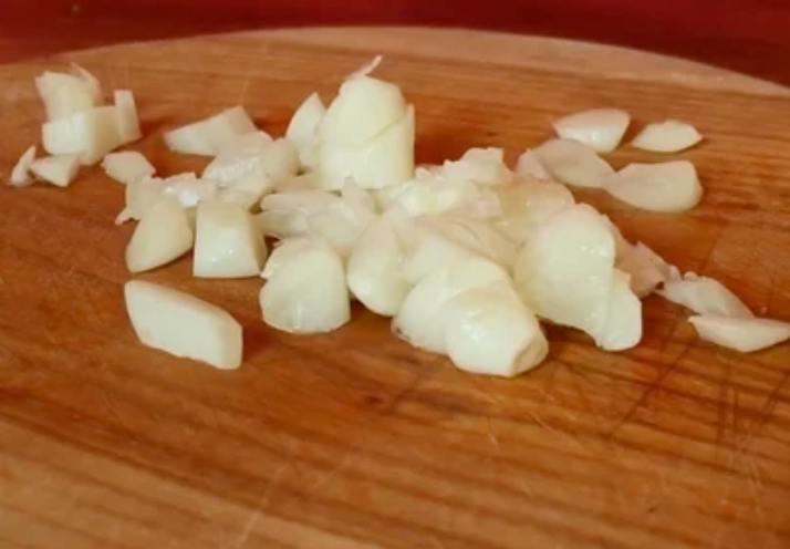 Як приготувати кролика в духовці, щоб мясо було мяким і соковитим: рецепти з фото покроково (відео)