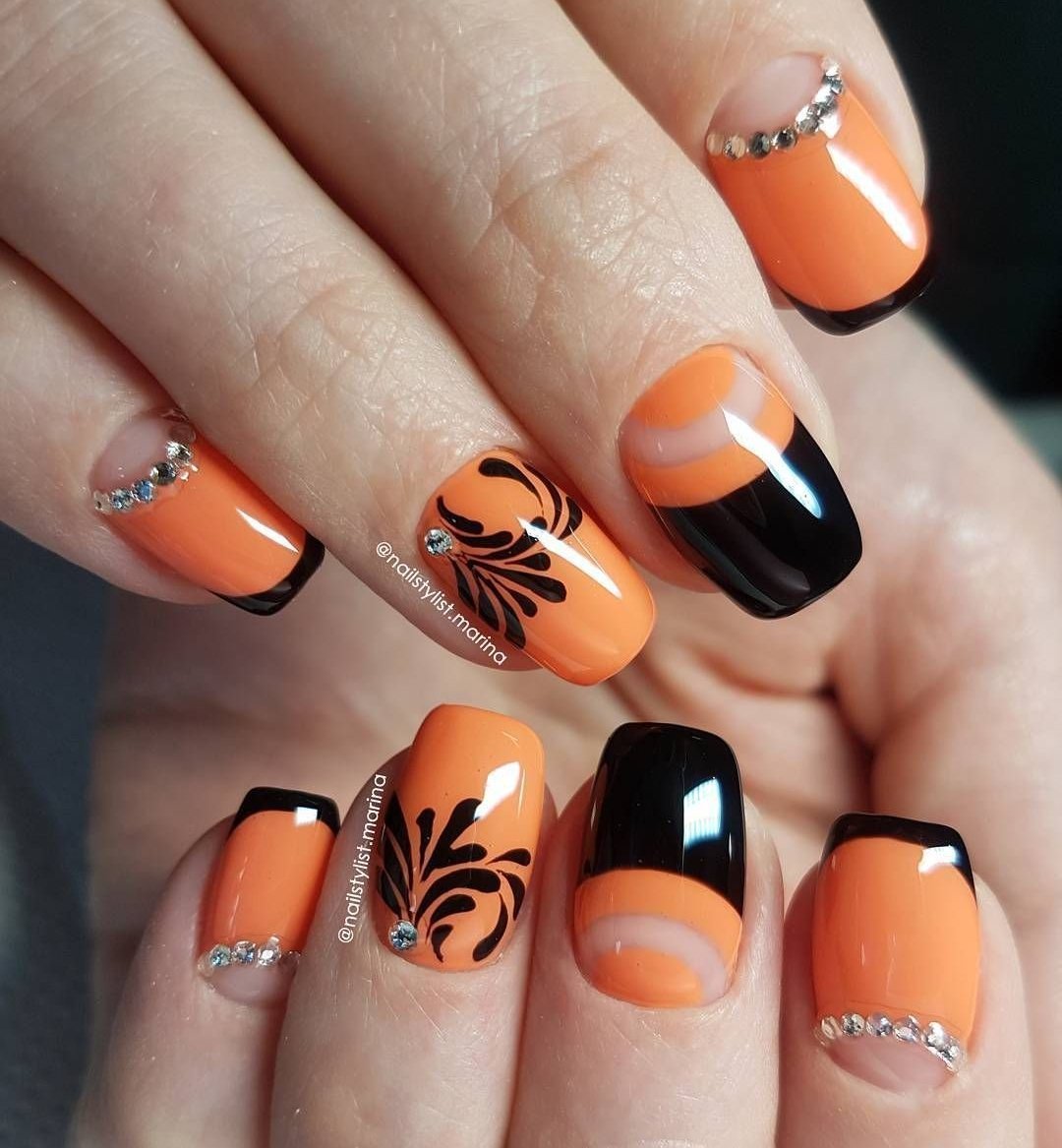 Оранжевий манікюр 2021 помаранчеві нігті дизайн з квітами, модні короткі в чорно жовто яскравих тонах