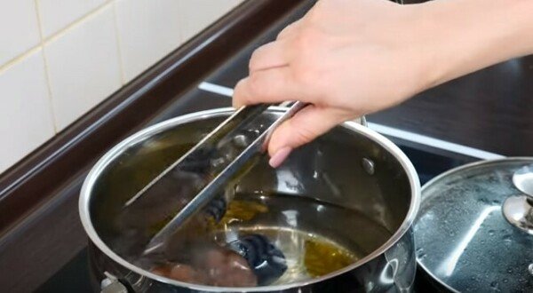 Як солити скумбрію в домашніх умовах: швидко за 2 години, без розсолу, в розсолі, з маслом (рецепти з фото)