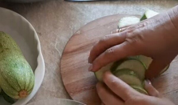 Качка на Новий рік 2021 2022: рецепти з фото в духовці, в рукаві (шматочками і цілком)