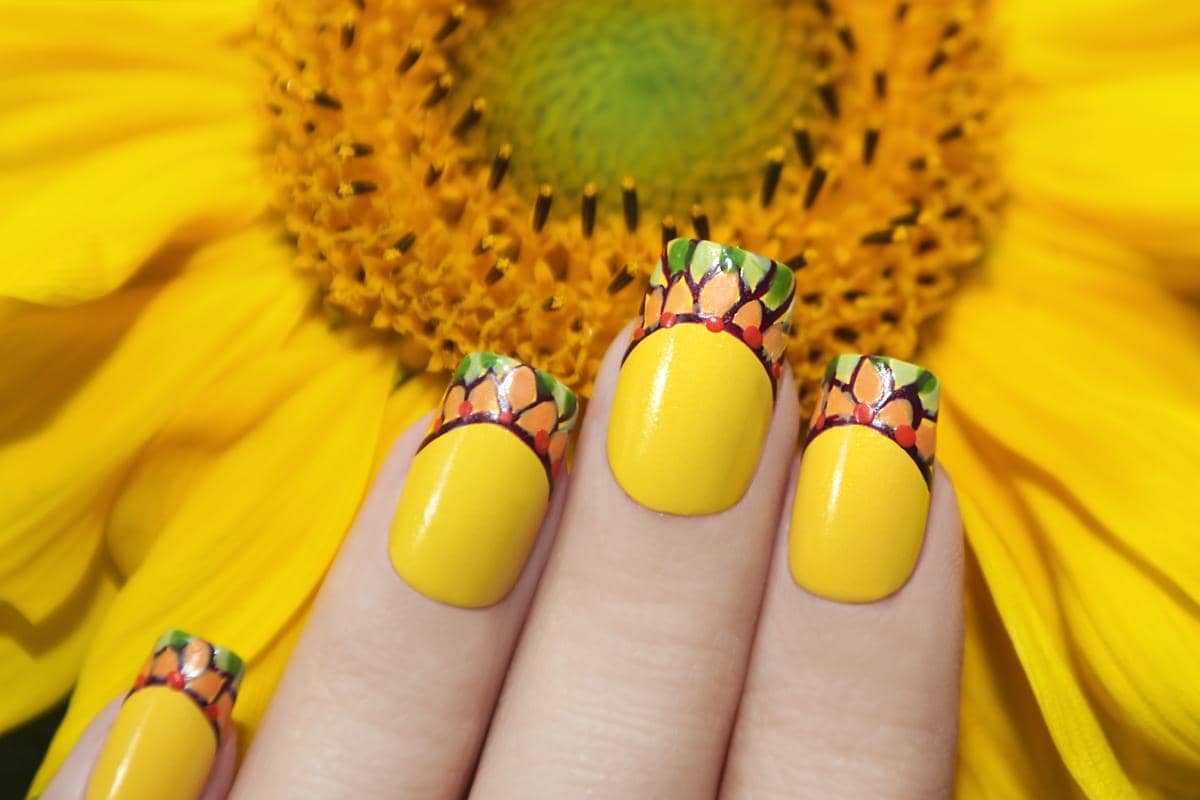 Жовтий манікюр 2022 жовті нігті з фото дизайну, мода кольору, френч, яскраво жовто зеленого, рожевого чорного