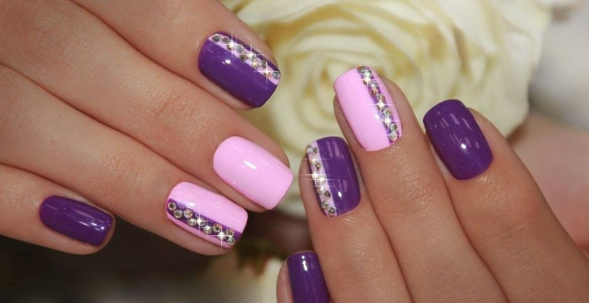 Фіолетовий манікюр 2022 дизайн короткі нігті, фото, красивий темно чорно біло ніжно рожево матовий