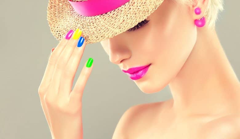 Колір нігтів 2022 нігті модних кольорів, які відтінки і кольори в моді, кольорові фото лак з квітами
