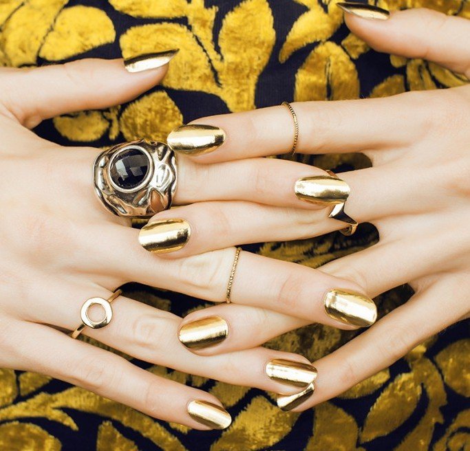 Золотий манікюр 2022 нігті з золотом короткі, дизайн кольору, фото, чорно червоно бордово білий френч