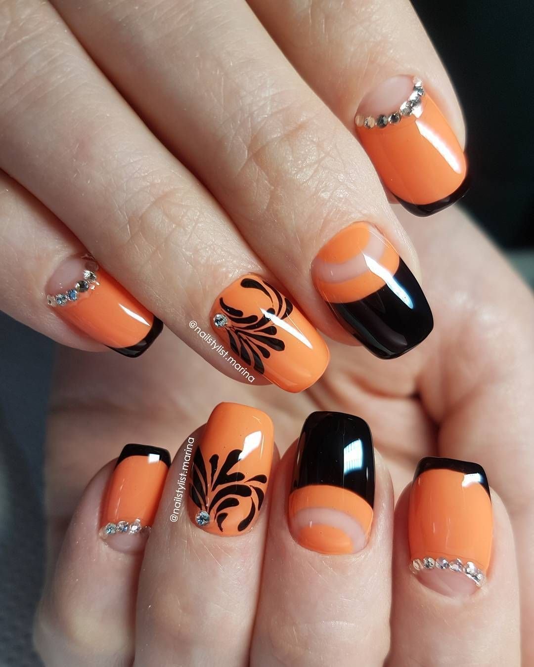 Оранжевий манікюр 2022 помаранчеві нігті дизайн з квітами, модні короткі в чорно жовто яскравих тонах