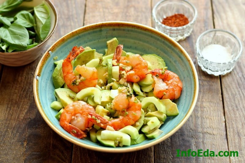 Салат з авокадо, креветок і огірків: рецепт приготування
