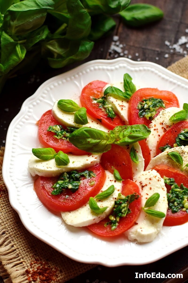 Салат «Капрезе» з помідорами і моцарелою: класичний рецепт