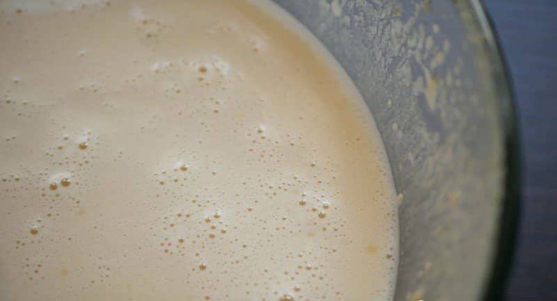 Заварні млинці на молоці і окропі — 6 рецептів тонких млинчиків з дірочками
