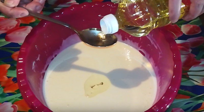 Млинці на кислому молоці з дірочками