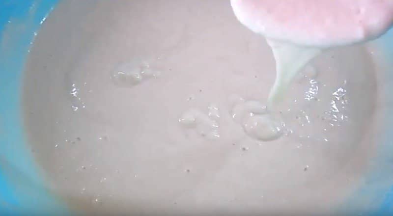 Млинці на кислому молоці з дірочками